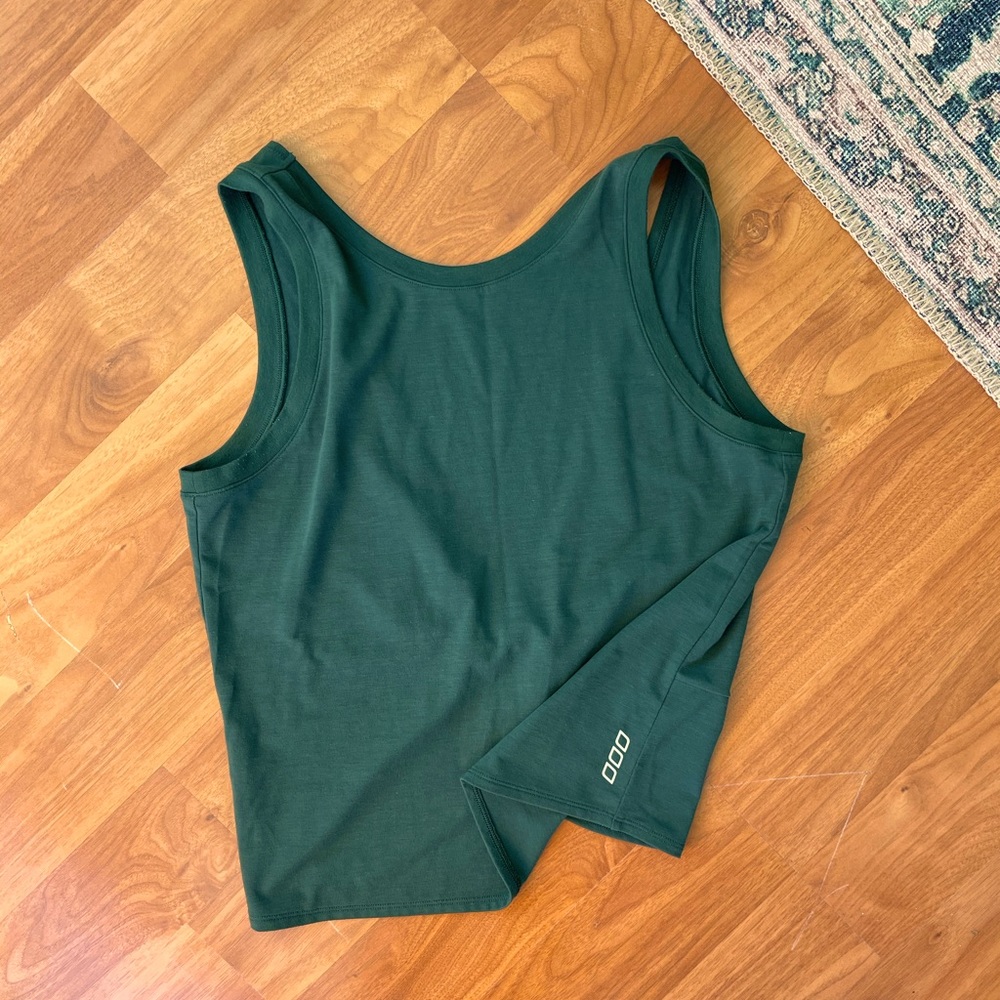 Lorna Jane twist/open back